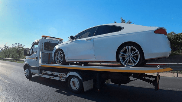¿Cuánto cuesta una grúa para un coche​ en Valencia?