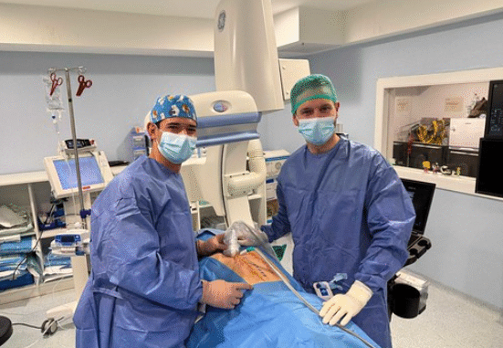 La crioanalgesia bloquea la función de nervios intercostales y con ello el dolor postoperatorio en cirugía pediátrica
